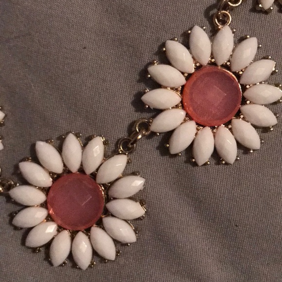 STATEMENT NECKLACE - Picture 2 of 2